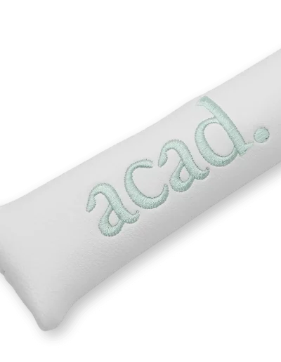 ACAD headcover för siktpinnar - Close-up - limiterad upplaga - Samarbete mellan Stripe golf och Drömgolf Podcast